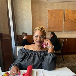 Meet your Posher, Rhonda